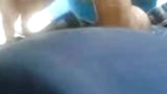 HD kvalitet :  Neverovatne brinete uzimaju veliki kurac u POV trojki Hot porn 