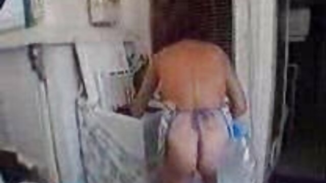 HD kvalitet :  Prsata latina milfa snažno udara u svoje čvrsto dupe Hot porn 