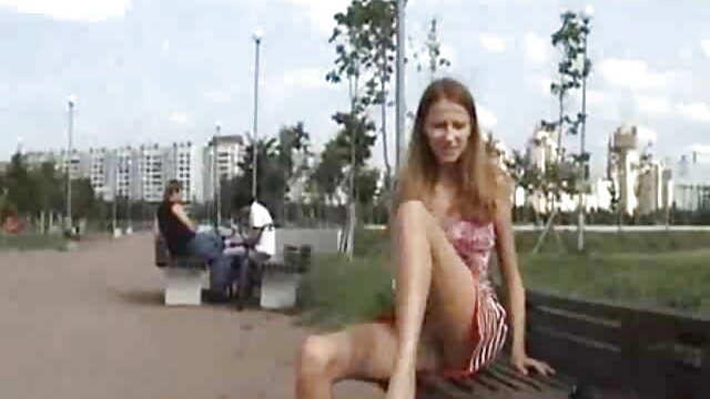 HD kvalitet :  Amaterski porno video češkinje koja daje kamermanu pušenje u autu Hot porn 