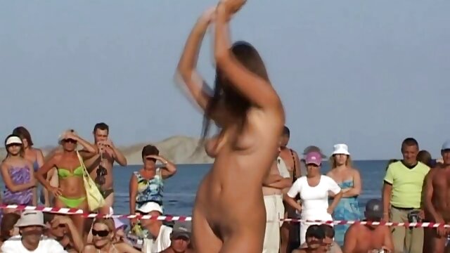 HD kvalitet :  Maćeha koristi strapon da pripremi plavušu Sofiju Lux za spoj Hot porn 