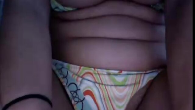 HD kvalitet :  Večeras brineta jaše na kurac, a plavuša sjedi na licu Hot porn 