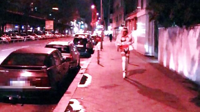 HD kvalitet :  Hung režiser lijepo analizira plavušu s masivnim grudima Hot porn 
